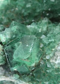 Minerales fluorescentes: cuando las piedras brillan en la oscuridad fluorite brute 030 Minerales fluorescentes: cuando las piedras brillan en la oscuridad fluorite brute 030