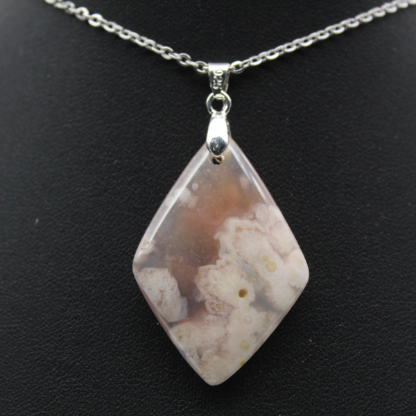 Colgante de diamante y ágata flor