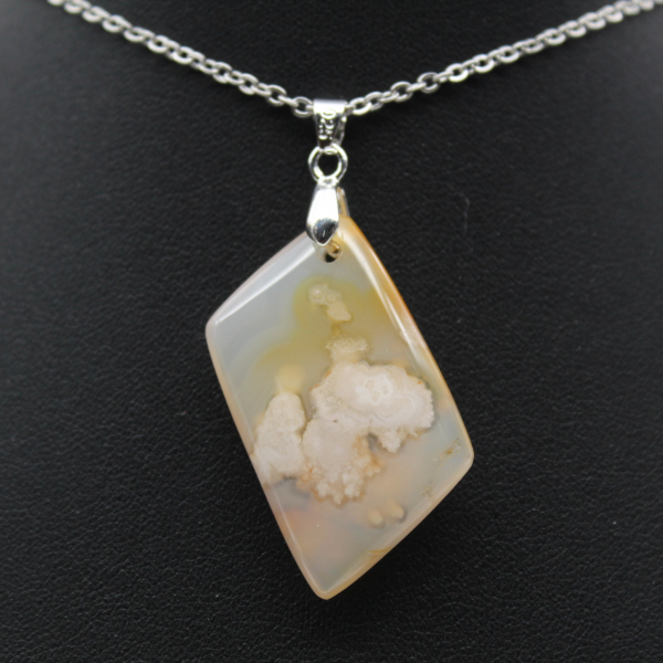Colgante de diamante y ágata flor