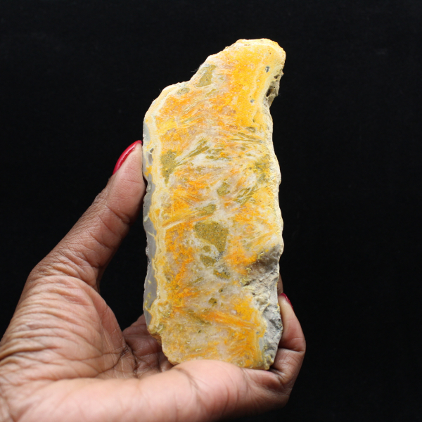 Ejemplar de jaspe abejorro volcánico pulido