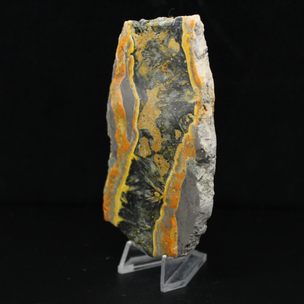 Rebanada gruesa de jaspe abejorro pulido