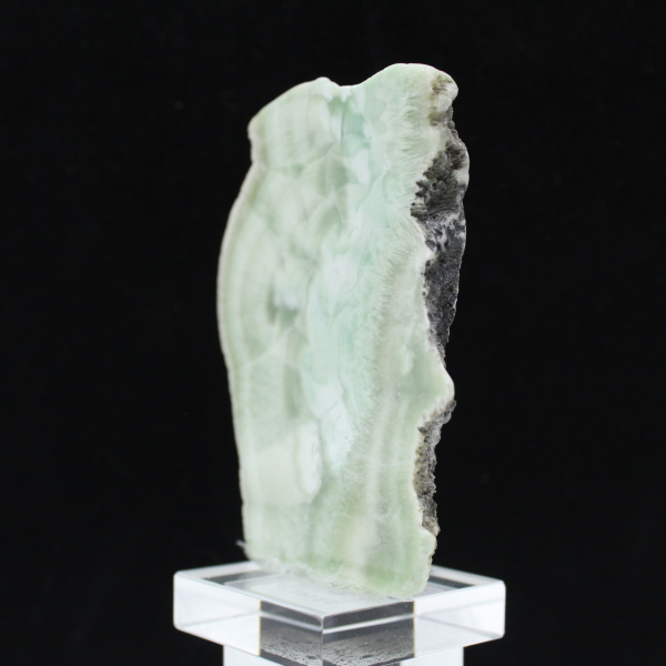 Rebanada de piedra de aragonita verde natural