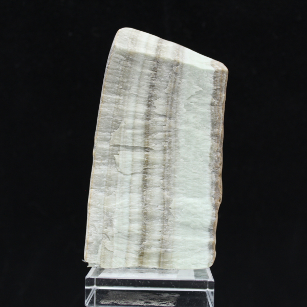 Rebanada pulida de aragonita verde mineral bruto de calidad