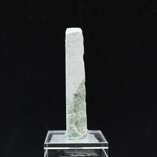 Rebanada de piedra de aragonita verde natural