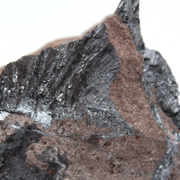 Cristales de pirolusita en matriz, ejemplar estético.