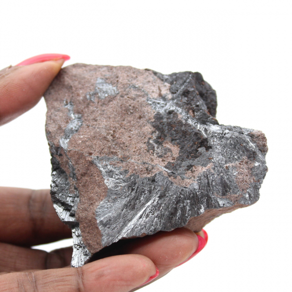 Cristales de pirolusita en matriz, ejemplar estético.