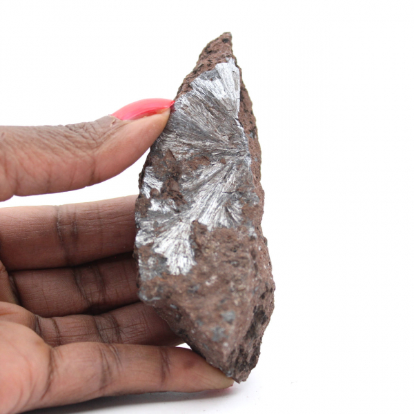 Cristales de pirolusita en bruto, muestra alargada