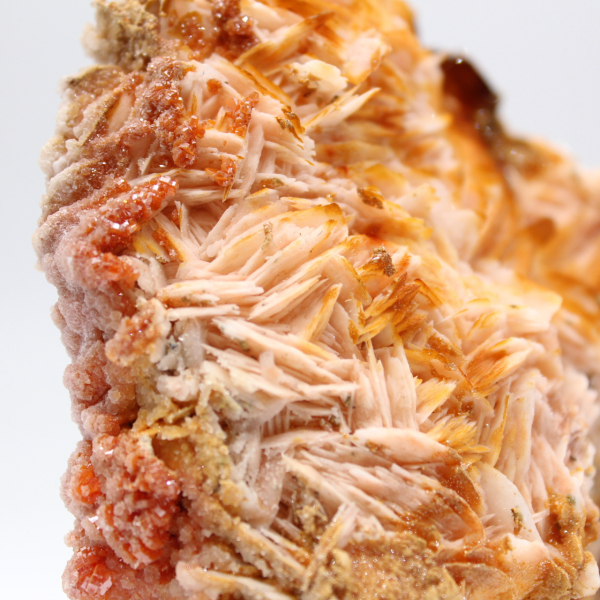 Cristales de barita naranja de Marruecos para coleccionistas.