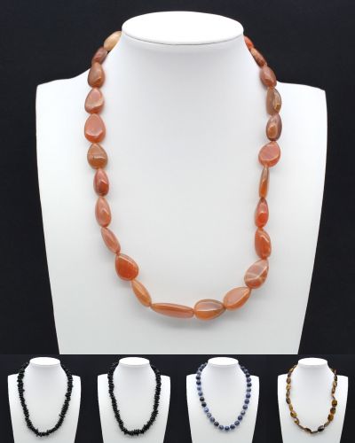 Varios collares Francia collection marzo 2024
