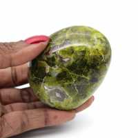 Galet en roca de ópalo verde