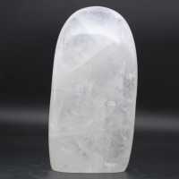 Forma libre de cristal de roca pulido.