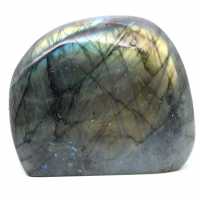 Piedra de labradorita pulida de forma libre