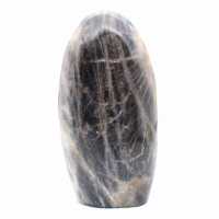 Roca de piedra lunar negra pulida
