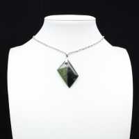 Colgante de jaspe Kambamba en forma de diamante
