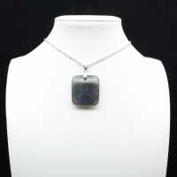 Colgante de piedra labradorita cuadrada