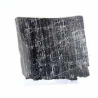 Cristal de turmalina negra en bruto