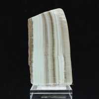 Rebanada pulida de aragonita verde mineral bruto de calidad