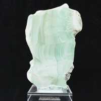 Rebanada de piedra de aragonita verde natural