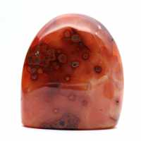 Pequeño ejemplar de cornalina pulida: auténtico mineral de Madagascar