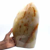Gran adorno mineral de cornalina pulida, pieza de colección poco común.