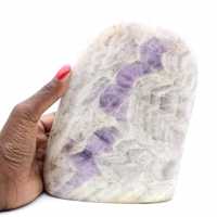 Amatista pulida, mineral macizo, ejemplar, Madagascar.