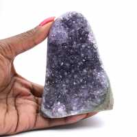 Ejemplar de amatista brasileña: geoda de cristal natural