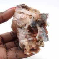 Cristales de fluorita en bruto: Pieza de Marruecos sobre matriz. Cristales de fluorita en bruto: Pieza de Marruecos sobre matriz.