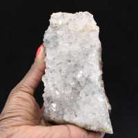 Cuarzo marroquí en bruto con filamentos, drusas y cristales de goethita.