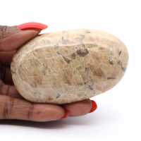 Guijarro de feldespato malgache – Muestra mineralógica Guijarro de feldespato malgache – Muestra mineralógica