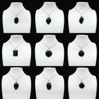 Colgante de turmalina negra