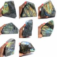 Piedra labradorita pulida de forma libre