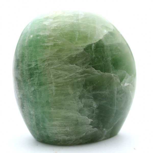 Forma pulida de fluorita verde