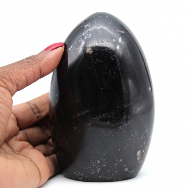 Piedra de turmalina negra de forma libre