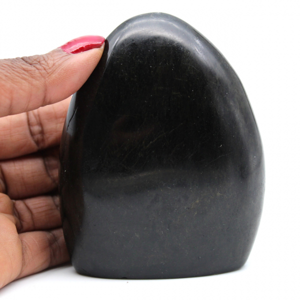 Piedra de turmalina negra natural