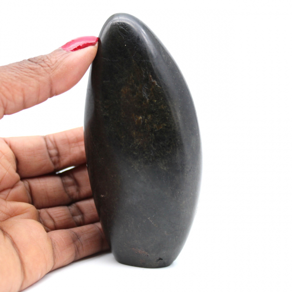 Piedra de turmalina negra de Madagascar