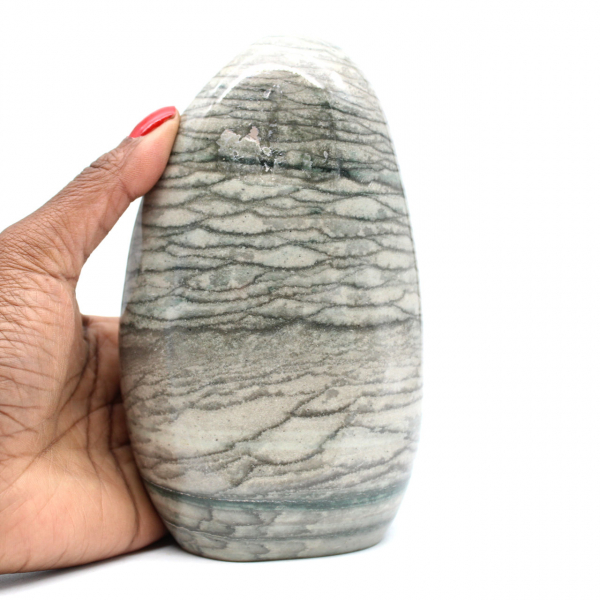 Piedra de jaspe gris con bandas pulidas