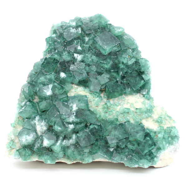 Casi 4 kilos de fluorita verde cristalizada en cubos