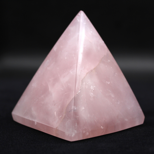 Pirámide de cuarzo rosa