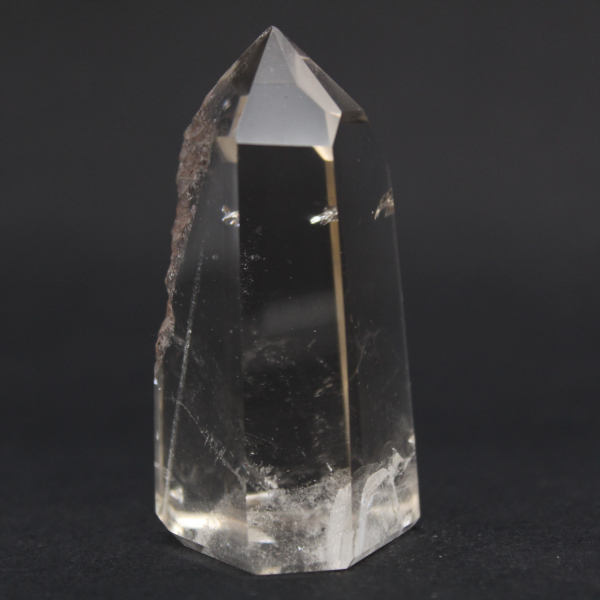 Prisma de cristal de roca resurgido