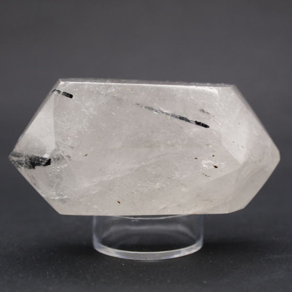 Cristal bitterminado con inclusión de cristales de turmalina