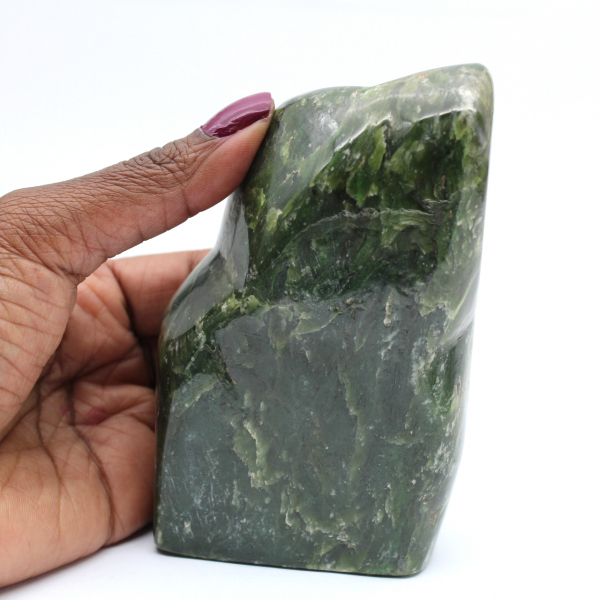 Roca pulida de nefrita de jade