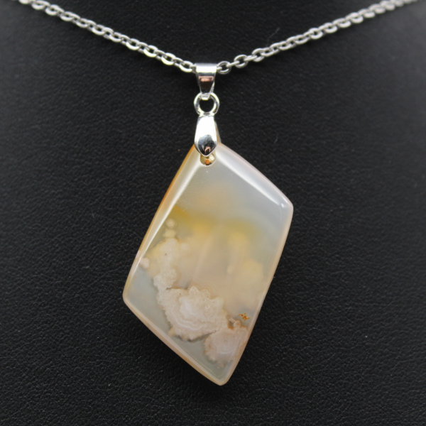 Colgante de diamante y ágata flor