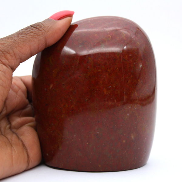 Piedra de jaspe rojo pulido