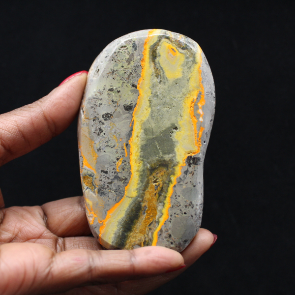 Adorno de jaspe abejorro natural pulido