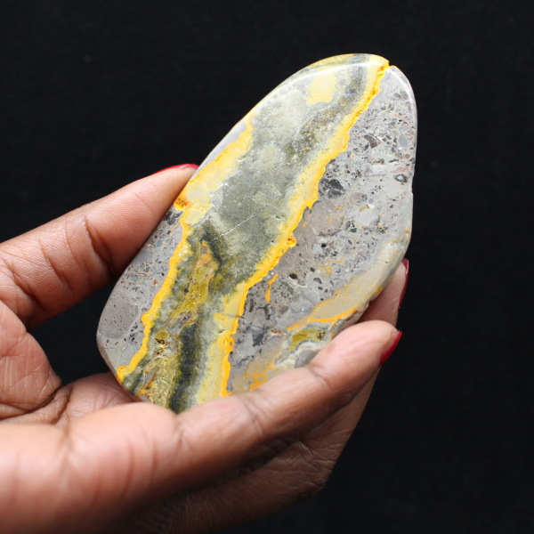 Adorno natural de abejorro de jaspe de piedra lisa