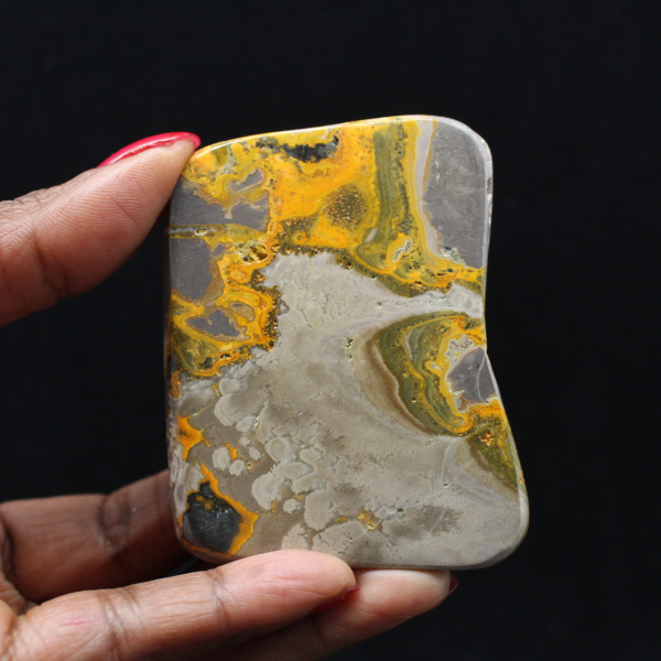 Adorno pequeño de jaspe abejorro pulido