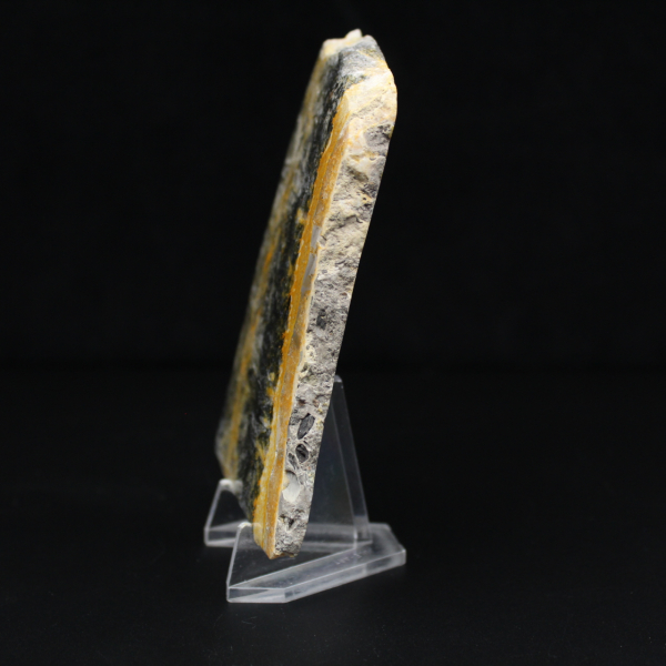 Ejemplar compacto pulido de jaspe abejorro