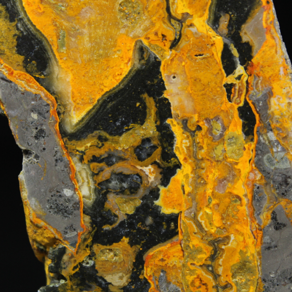 Rebanada de jaspe abejorro: estética volcánica