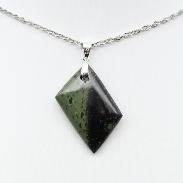 Colgante de jaspe Kambamba en forma de diamante