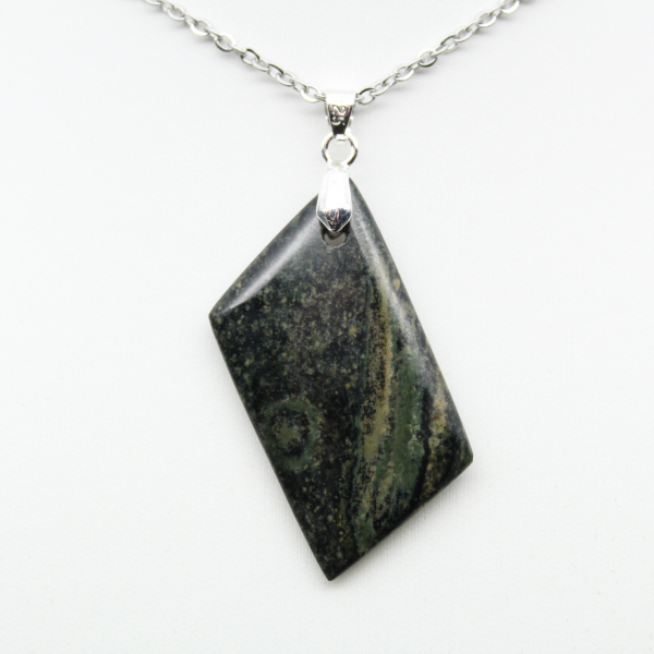 Colgante de jaspe Kambamba en forma de diamante